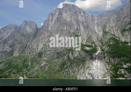 Massive Berg im inneren Teil des Lysefjord-Norwegen Stockfoto