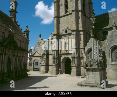 Allgemeine Ansicht des Geheges in St Thégonnec, in der Nähe von Landivisiau, Bretagne, Frankreich. Stockfoto