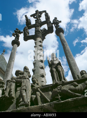 Calvaire (Calvary) in der Anlage in St Thégonnec, in der Nähe von Landivisiau, Bretagne (Bretagne), Frankreich. Stockfoto