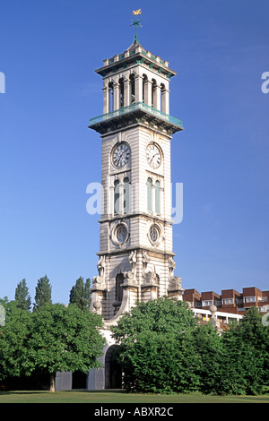 Der Uhrturm im Caledonian Park im Norden von London. Es ist eine ehemalige viktorianische Rinder Markt Clock Tower. Stockfoto