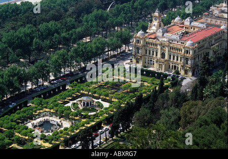 Das Rathaus und Puerta Oscura Gärten in Málaga gesehen aus Südspanien das Castillo de Gibralfaro-Costa Del Sol Stockfoto