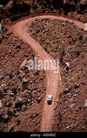 Allrad-Fahrzeug auf den Shafer Trail-Canyonlands National Park, Utah USA Stockfoto