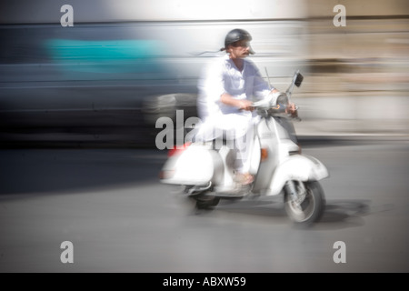 Mann auf Roller-Palermo-Sizilien-Italien Stockfoto