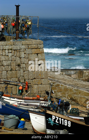 Angelboote/Fischerboote auf Helling, Sennen Cove, Cornwall UK Stockfoto