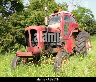 Verfallene Traktor Stockfoto