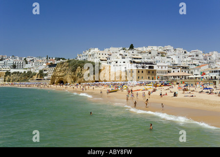 Portugal Algarve Albufeira Stadt und Fischerstrand Stockfoto