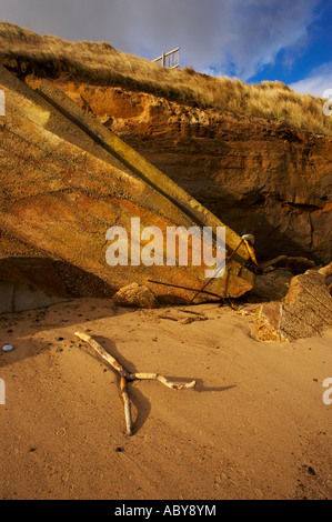 Küstenerosion Schaden bei Happisburgh zeigt die Neigung, die verwendet die Klippe zum Strand zu gelangen, die jetzt zusammengebrochen Stockfoto