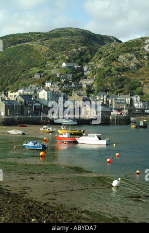 Barmouth vertäut, Fischerbooten und kleinen Yachten rund um den Hafen an der Mündung der Afon Mawddach Stockfoto