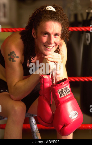 BOXERIN JANE COUCH WÄHREND EINEM TRAINING CAMP AT SPANIORUM FARM FITNESSSTUDIO IN DER NÄHE VON BRISTOL GROßBRITANNIEN 2001 Stockfoto