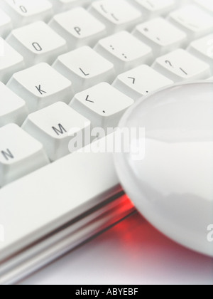 BLUETOOTH-WIRELESS-MAUS UND TASTATUR Stockfoto