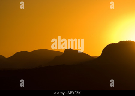 Sonnenuntergang über West MacDonnell reicht von Alice Springs Outback Northern Territory Australien Stockfoto