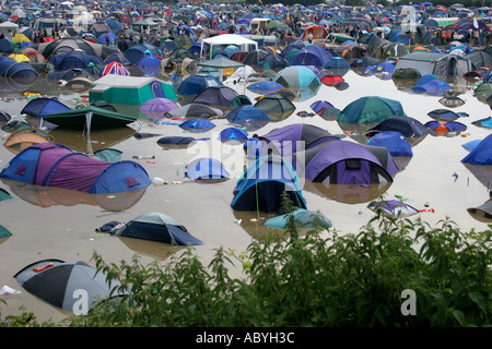 Überschwemmungen in Glastonbury Festival 2005 das größte Musikfestival in Europa würdig Farm Pilton Somerset England Stockfoto