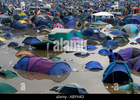 Überschwemmungen in Glastonbury Festival 2005 das größte Musikfestival in Europa würdig Farm Pilton Somerset England Stockfoto