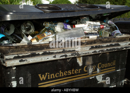 Glasrecycling Punkt Overfilled Sammelbehälter Stockfoto