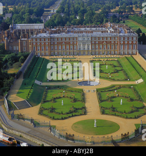 Eingeweihte Garten Hampton Court Palace East Molesey Surrey Luftbild Stockfoto