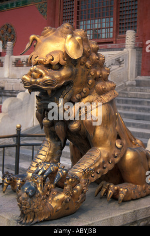 Löwenstatue außerhalb der Palast der Himmlischen Reinheit Qian Qing Gong verboten Stadt Peking China Stockfoto