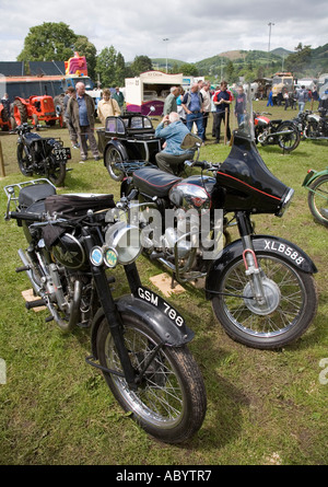 Klassische Motorräder auf dem Display an Abergavenny zeigen Wales UK Stockfoto