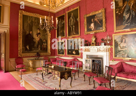 UK, England Oxfordshire Woodstock Blenheim Palace inneren roten Salon mit Sargents Porträt des 9. Duke Stockfoto