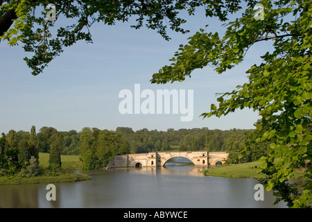 England Oxfordshire Woodstock Blenheim Palace Brücke über Capability Brown entworfen Queen s Pool Stockfoto