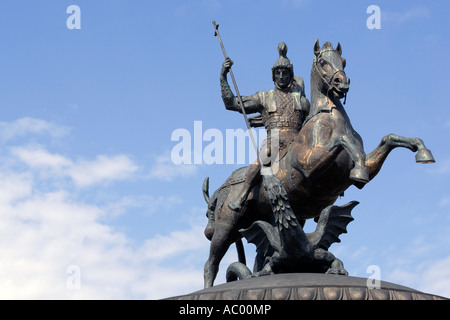 Bronzestatue von St. George und der Drache in der Manege-Platz in Moskau Stockfoto