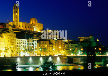 Nacht Stadtansicht mit ´ La Seu Vella´ (13. Jh.). Lleida. Katalonien. Spanien Stockfoto