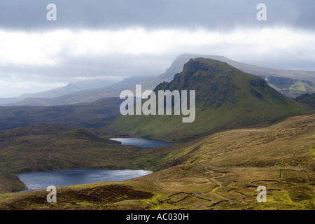 Blick über Loch Erdöl-Na Luirginn und Loch Cleat in Richtung Klampe aus der Quiraing, Isle Of Skye Stockfoto