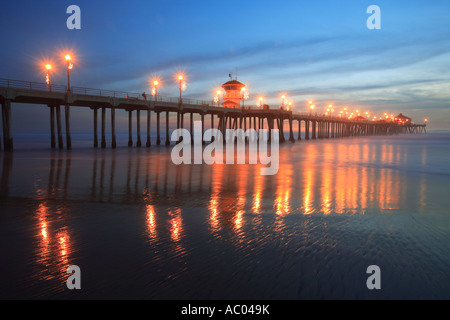 Weihnachtslicht am Hunington Beach Pier Hunington Beach Orange County Kalifornien Vereinigte Staaten Stockfoto