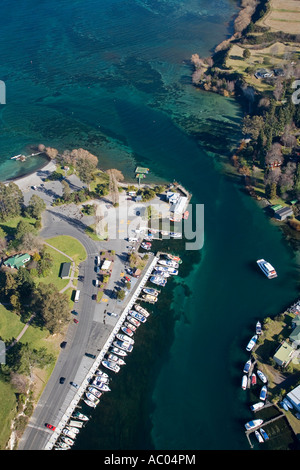 Marina am Quelle des Waikato River von Lake Taupo Taupo Nordinsel Neuseeland Antenne Stockfoto