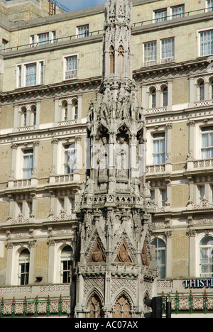 Viktorianische Denkmal zur Erinnerung an die Eleanor Cross außerhalb von Charing Cross Railway Station, The Strand, London Stockfoto