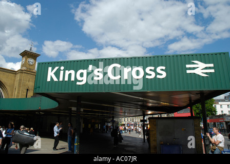 Außenseite der Kings Cross Station London England Stockfoto