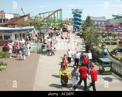 Southend auf Meer Seebad neben Themse-Mündung Adventure Island Park und Kirmes Wagen Vergnügensfahrt Stockfoto