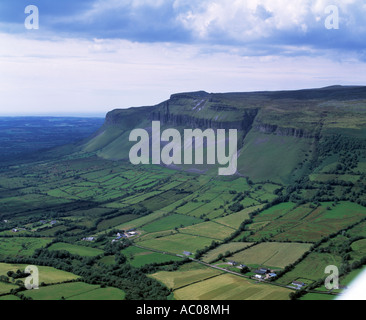 Benbulbin, County Sligo, Irland, ungewöhnlich geformte Berg in Irland Landschaft, Schönheit in der Natur, Stockfoto