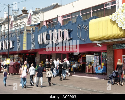 Southend auf Meer Seebad neben Fluß Themse-Mündung Spielhallen entlang Marineparade moderne Penny Arkaden Stockfoto