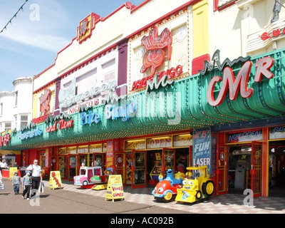 Southend auf Meer Seebad neben Fluß Themse-Mündung Spielhallen entlang Marineparade moderne Penny Arkaden Stockfoto