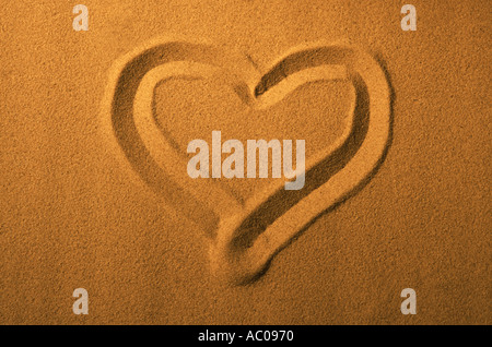 ein Herz in den Sand gezeichnet Stockfoto