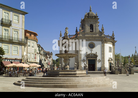 Der Minho, Barcelos, Portugal, der Templo Bom Jesus da Cruz auf dem Hauptplatz Stockfoto