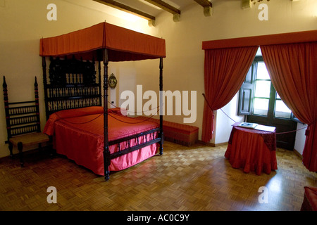 Gästezimmer im Gala Dali Schloss Pubol, Katalonien, Spanien Stockfoto