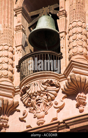 Glockenturm, Iglesia de Santa Prisca, die Kirche Santa Prisca Plaza Borda, Zocalo, Taxco, Bundesstaat Guerrero, Mexiko Stockfoto