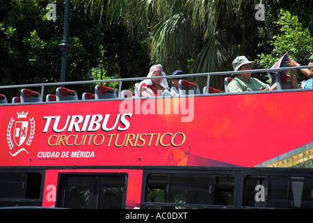 Turibus Tour bus, Plaza Mayor, auch bekannt als Plaza De La Independencia und Zocalo, Bundesstaat Merida, Yucatan, Mexiko Stockfoto