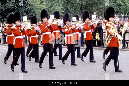 Britische Soldaten parade Buckingham Palace London UK Stockfoto