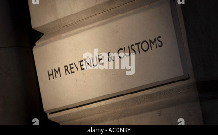 Nahaufnahme des Zeichens auf das Hauptquartier der HM Revenue and Customs in London Stockfoto