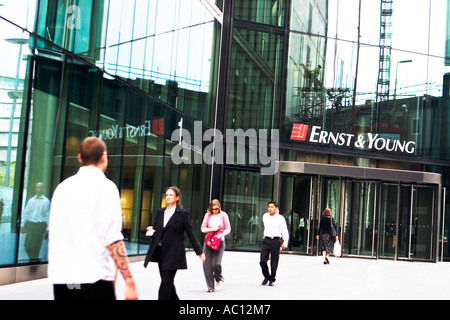 1 mehr London Riverside, moderne Office-Entwicklung am Südufer der Themse Stockfoto