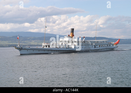 Paddeln Sie Dampfschiff "La Suisse" am Genfersee, im Jahr 2006. Ist dies der letzte dampfgetriebenen Raddampfer im internationalen Verkehr? Stockfoto