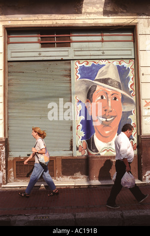 Tango Wandbild von Carlos Gardel San Telmo, Buenos Aires Argentinien Südamerika 2002 2000s HOMER SYKES Stockfoto