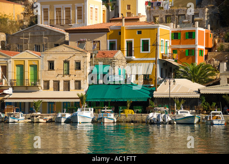 Hafen Seite Tavernen auf der Insel Symi, Griechenland Juli 2007 Stockfoto