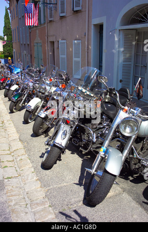 Harley-Davidson-Motorräder in der französischen Stadt Grimaud in der Nähe von St Tropez Frankreich Stockfoto