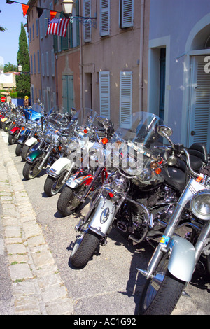 Harley-Davidson-Motorräder in der französischen Stadt Grimaud in der Nähe von St Tropez Frankreich Stockfoto