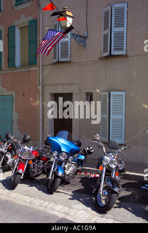 Harley-Davidson-Motorräder in der französischen Stadt Grimaud in der Nähe von St Tropez Frankreich Stockfoto