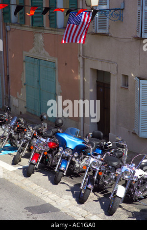 Harley-Davidson-Motorräder in der französischen Stadt Grimaud in der Nähe von St Tropez Frankreich Stockfoto