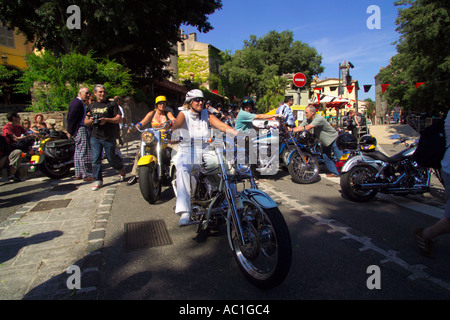 Custom Harley Davidson Motorräder an der französischen Stadt Grimaud in der Nähe von St Tropez Frankreich Stockfoto